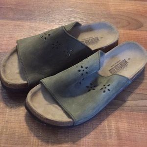 Mountain high summer shoes size 8